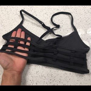 Lulu strappy sports bra size 4